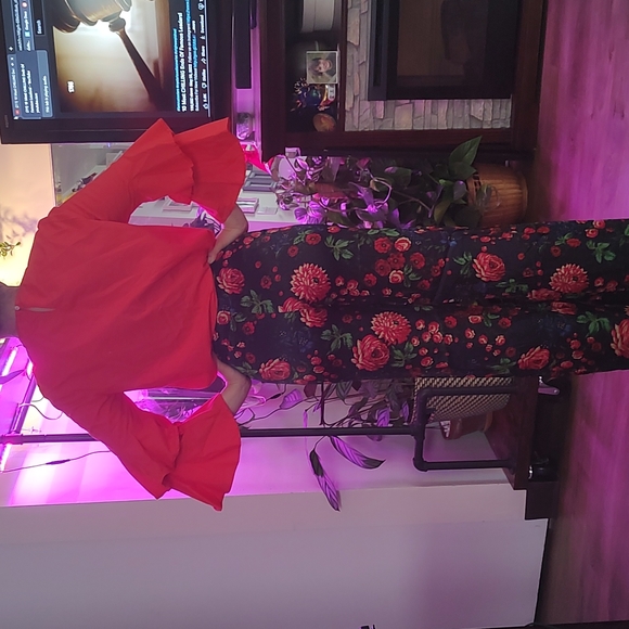 Red Summer Top - Picture 2 of 3